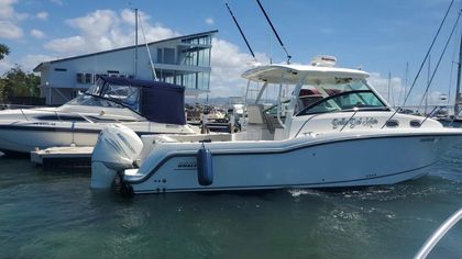 31' Boston Whaler 2016 Yacht For Sale